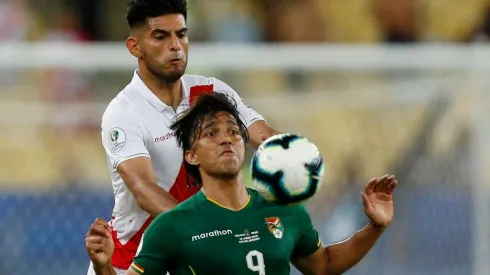 El defensor lleva la número 15 en la camiseta.