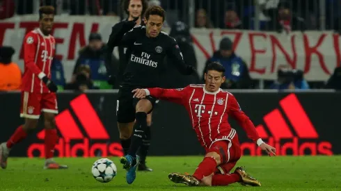 Foto de Neymar y James Rodríguez enfrentados.