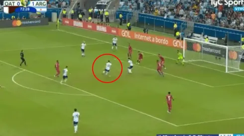 Messi la tiró por arriba del travesaño.