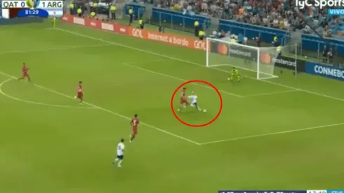 Es una bestia: pasó a uno, pasó a dos, le pegó cruzado y Agüero metió un golazo para Argentina