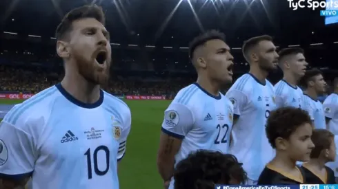 Piel de gallina: Messi cantó con todo el himno argentino antes de jugar contra Brasil