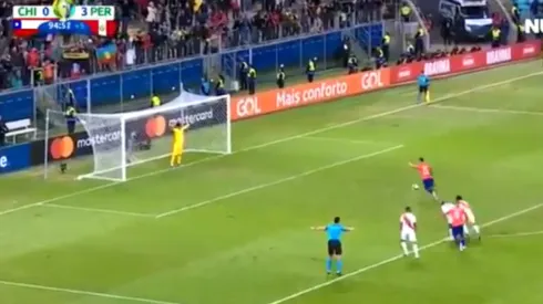 Perú ganaba 3-0, Vargas quiso hacer un panenka ¡y Gallese lo humilló!