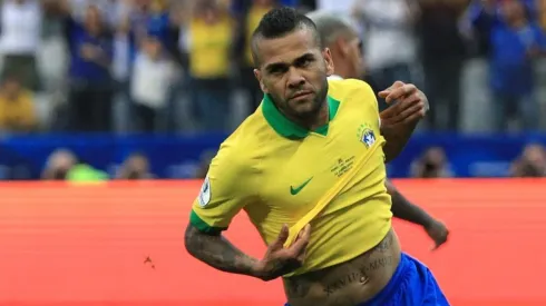 El tuit de Dani Alves que hizo enfurecer a los hinchas de Perú antes de la final
