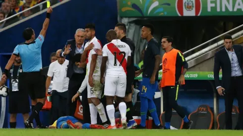 Zambrano fue amonestado en el segundo tiempo por una falta a Gabriel Jesus.