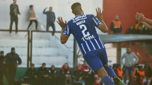 El festejo de gol de Varela.