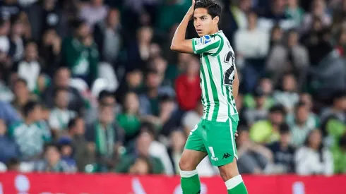 ¿Qué chances tiene Diego Lainez de ser titular en el Real Betis?