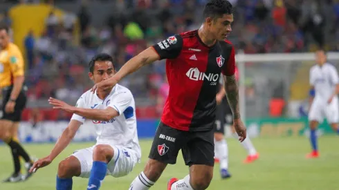 El club de Guadalajara informó que llegó a un acuerdo con Puebla para la compra definitiva de los derechos federativos de Santamaría. (Foto: Jam)