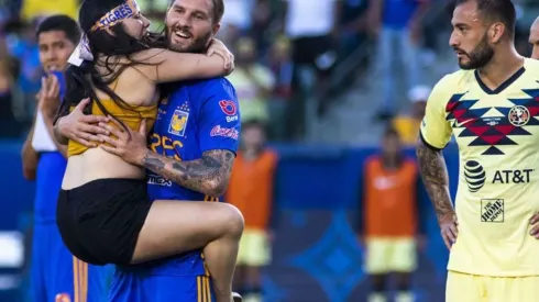 ¡Es el 10, Celene! La chica que besó a Gignac ni sabía quién era el jugador