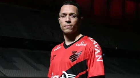 Atlético Paranaense rompió el chanchito y se quedó con un multicampeón del Barcelona