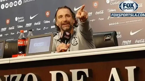 Juan Antonio Pizzi en conferencia de prensa.