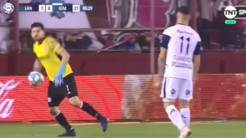 Quién te conoce, Ronaldinho: Agustín Rossi dio un pase sin mirar y trolleó al delantero