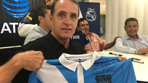 Con ayuda del padre, Puebla quiso tentar a Chicharito