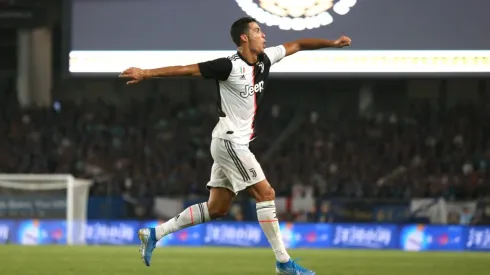 Lloraron varios: Cristiano recibió un premio de Leyenda y se abrazó con Florentino