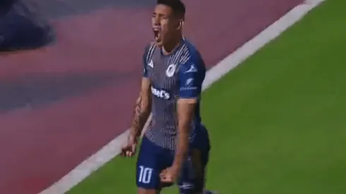 De cabeza, Centurión ya anotó su primer gol oficial en México