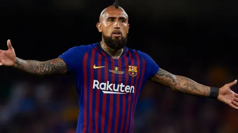 Desde España señalan que el Barcelona espera ofertas por Arturo Vidal