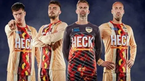 La peor camiseta del mundo: de los creadores de salchicha a la parrilla, llegó salchicha con puré