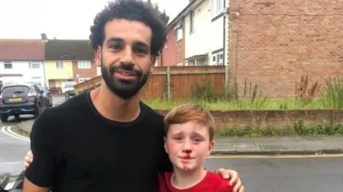 El gesto de Salah con un niño que quedó inconsciente solo por sacarse una foto con él