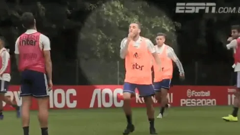 Dani Alves trolleó a Pato en el entrenamiento y subió el video a Instagram