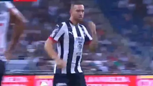 Casi gol, amarilla y golpes: así fue el debut de Janssen en Rayados