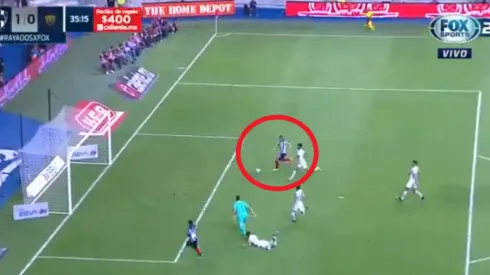 ¡Sin portero! Insólito gol fallado por Funes Mori