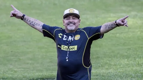Se allana el camino para la llegada de Diego Maradona.