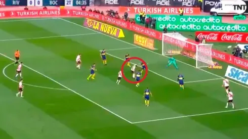 Martínez Quarta se dio media vuelta en el área y estuvo a punto de meter el primero de River