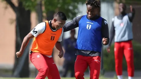 Flores juega en el fútbol mexicano, mientras Carrillo en Arabia.