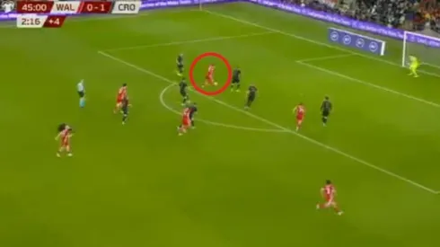 Remate cruzado de Bale y gol de Gales.