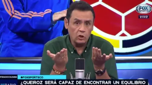 Foto del periodista hablando en VIVO.