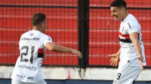 Rodrigo Salinas festeja su tanto.