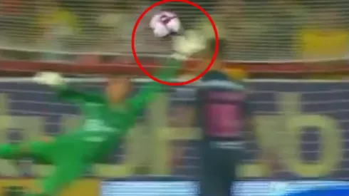 ¡Al fin! La primera gran atajada de Ochoa desde su vuelta a América