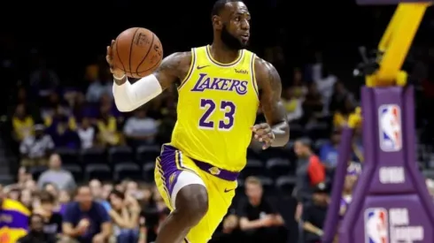 LeBron James tenía insomnio y enloqueció a todos los fanáticos de los Lakers en las redes