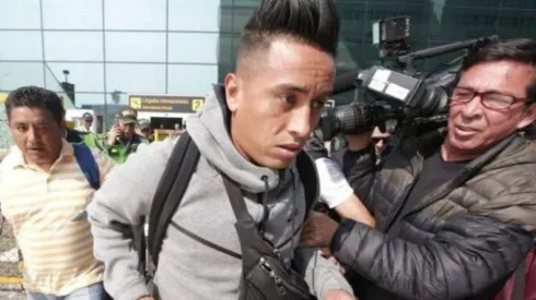 Cueva arribó al Jorge Chávez este jueves.