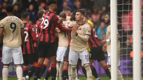 Foto de los jugadores de Manchester United y sus rivales.