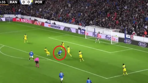 Volea furiosa y adentro: golazo de Alfredo Morelos en la Europa League