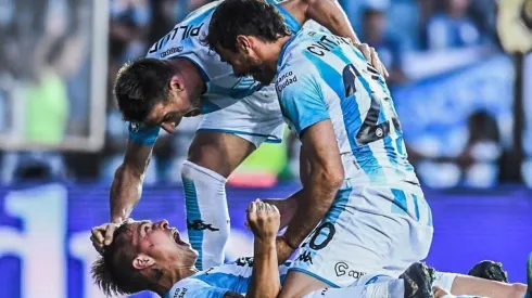 Racing festeja el triunfo ante Huracán.