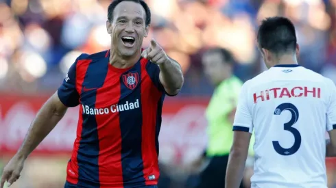 Mauro Matos con la camiseta de San Lorenzo.