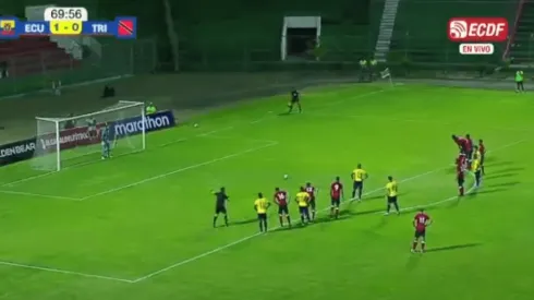 Enner Valencia engañó al arquero y marcó de penal el 2-0 de Ecuador