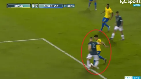 Video: el error garrafal de Foyth que terminó en penal para Brasil