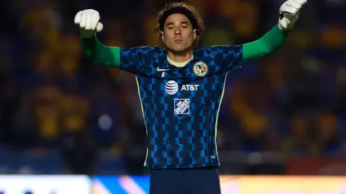 Ochoa agradeció salir en la portada de una revista y dos compañeros de la Selección lo trollearon