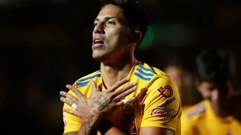 Carlos Salcedo en Tigres