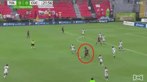 Ánderson Plata hizo jugada 'Maradoniana', pero se estrelló con un compañero