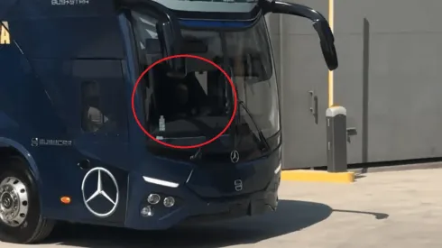 Hace todo bien: el Piojo estrenó el autobús de América