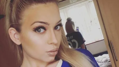 Su novio juega en la Premier, estaba sin ropa en su casa y le entraron a robar con un machete