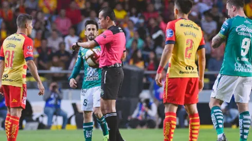 Insólito: el árbitro mandó a Morelia y León a los vestidores por el grito homofóbico en las tribunas