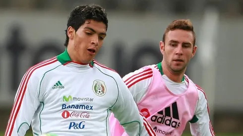 Layún felicitó a Jiménez por su brillante actuación con Wolverhampton