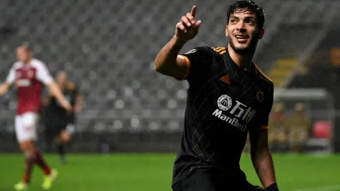 El gran partido de Raúl Jiménez para Wolves frente a Praga