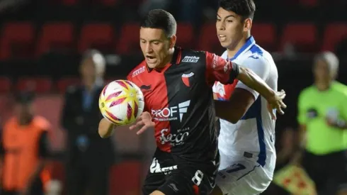 Fernando Zuqui jugando para Colón de Santa Fe.