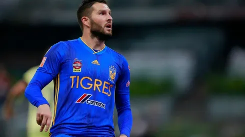Gignac se recupera y mira fútbol luego de marcarle al América