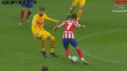 El túnel de Joao Félix a Gerard Piqué.